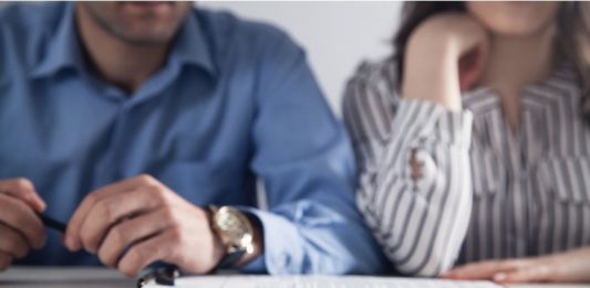 האישה עובדת, האם היא זכאית למזונות אישה במקרה של גירושין?